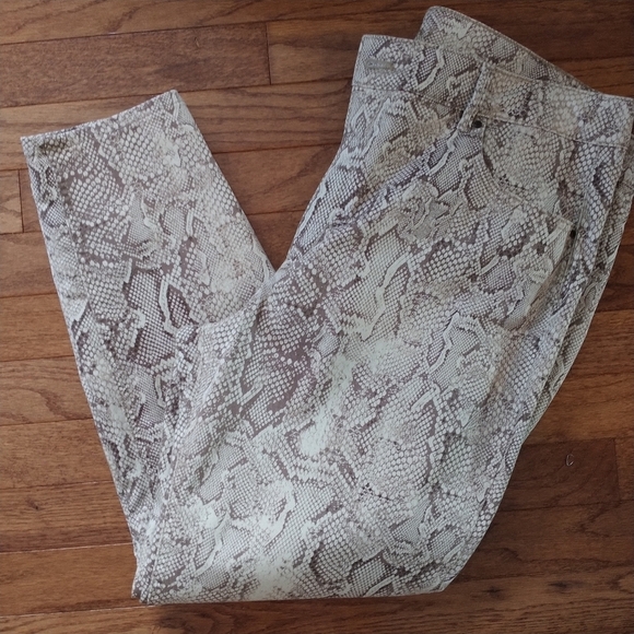 White House Black Market Faux Snakeskin Print High Rise Straight Leg Jeans 14 - Picture 9 of 9